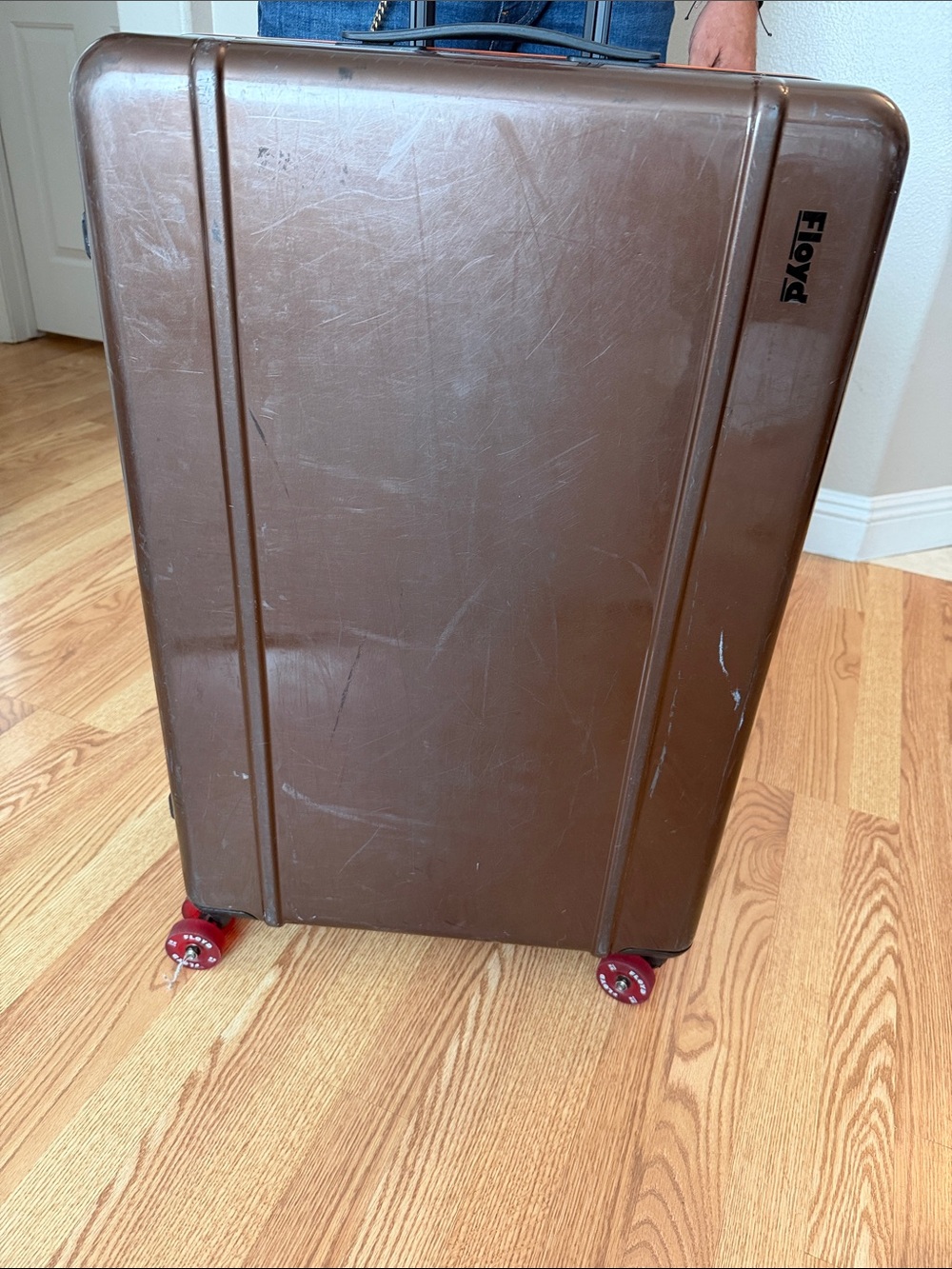 Floyd Brown Hardshell Suitcase with Bright Orange Interior and Red Wheels - Picture 7 of 17